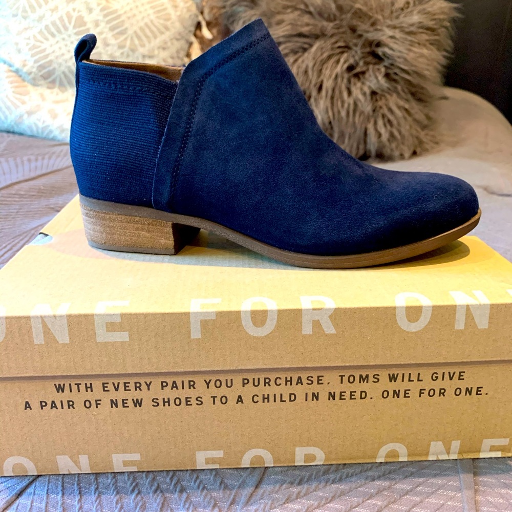 TOMS Brand new Navy Suede Heritage Canvas shoes